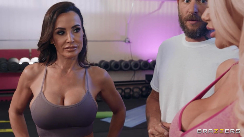 BRAZZERS: Brazzers - tonton video cewek-cewek paling hot dientot habis-habisan di gym