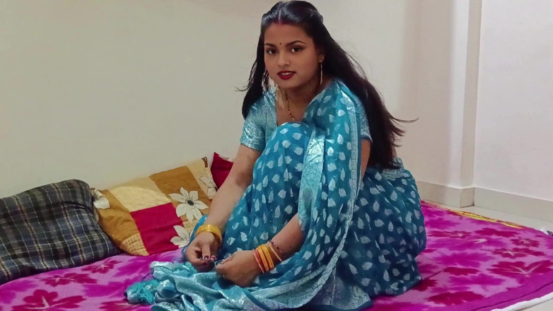 Riyagueen: Hot Desi Bhabhi Having Sex with Sexy Talk