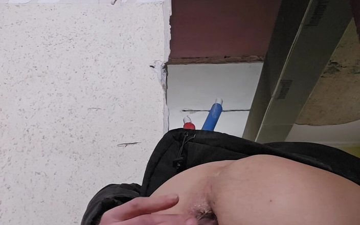 Chris_snoopy_91: Мега возбужденная на стройке, часть 2