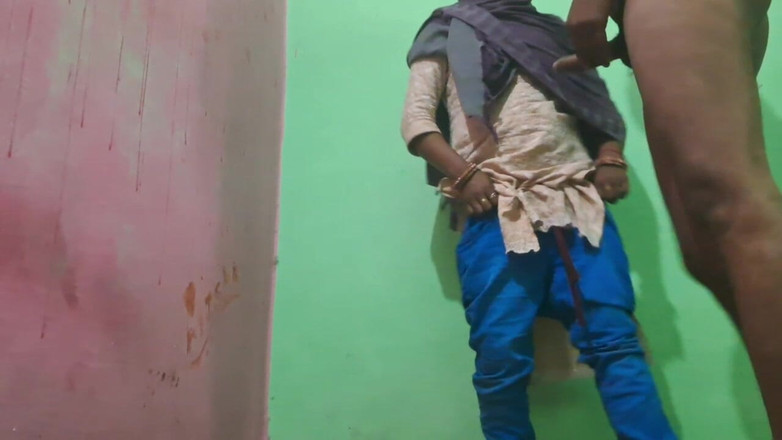 House stage: インドの村の少女、バー・チュダイの継娘と継父チュダイのビデオ