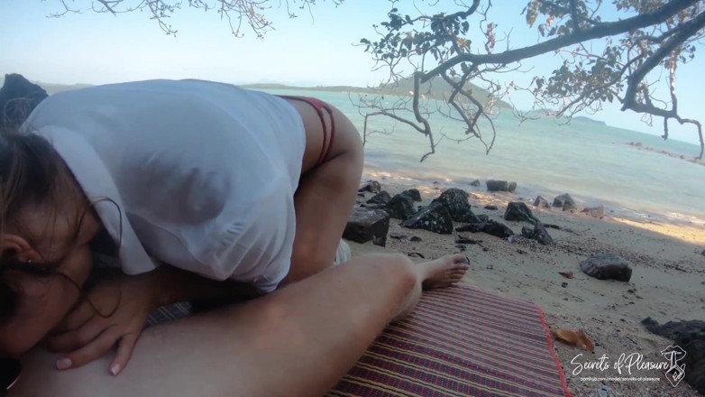 Molly Sweet: Heißes fitness-mädchen hat leidenschaftlichen sex an einem öffentlichen strand und wird...