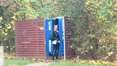 Claudia Macc: Pompino in bagno pubblico