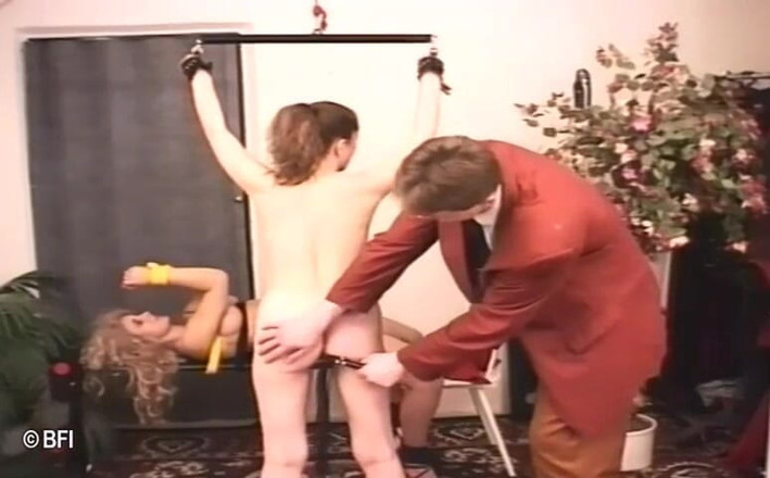 House of lords and mistresses in the spanking zone: Yeni bir sekreter yeni bir BDSM fantezisi ile tanıştırılıyor