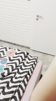 Hotwife bergambar dalam kostum pengantin perempuan