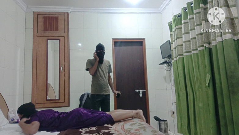 Poojakabir: 디디는 호텔로 데려가 마사지를 받은 뒤 뜨거운 몸을 바라보았다.