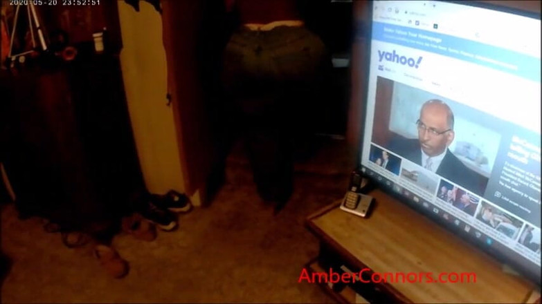Amber Connors: Amber in tight jeans