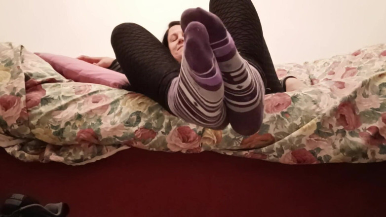 Bergami Melissa: Padronadominación: lamer mis calcetines sudorosos y apestosos