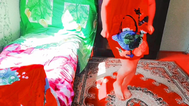 Kitty_Cross: Seksowna gorąca spódnica białe nogi gospodyni ladyboy domowej roboty model...