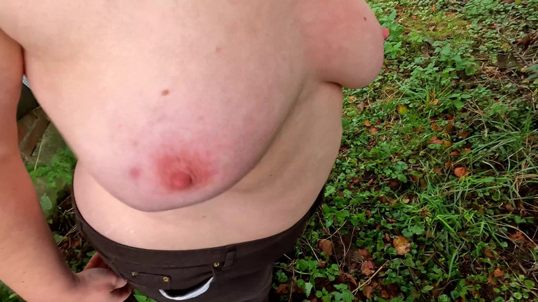 Bouncy Tits Action: Meme Ucu Şaplakları