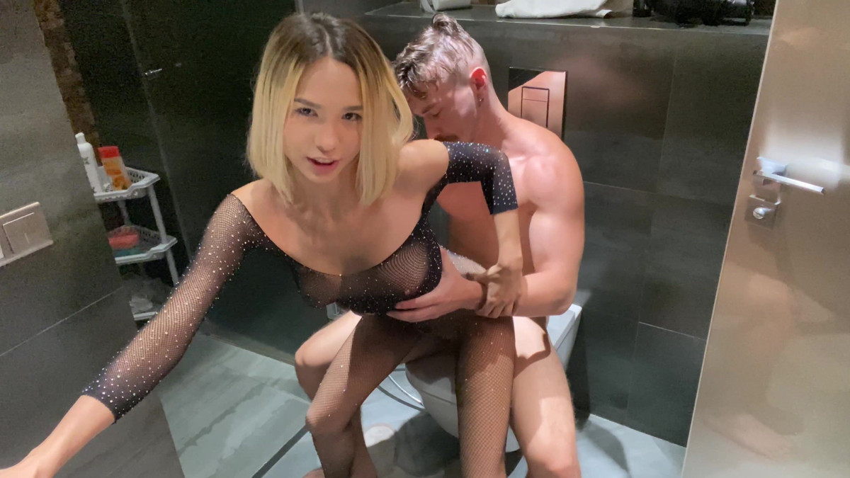 Sexy Chick Got Fucked Right In The Toilet
