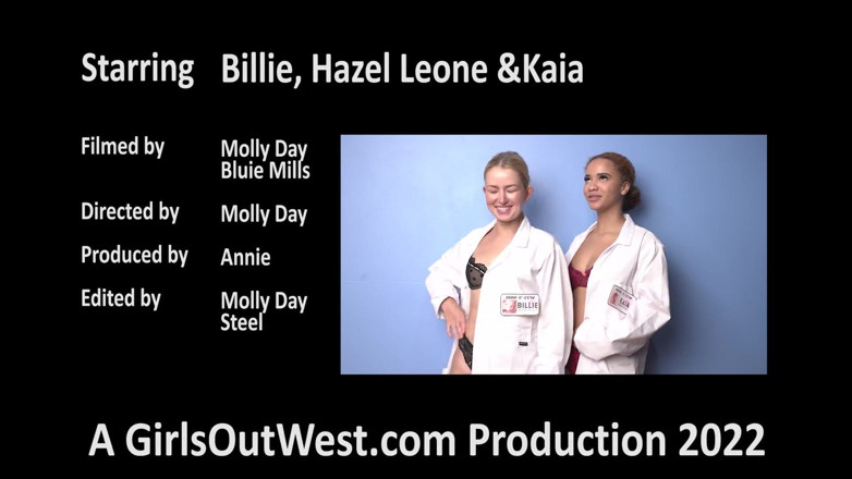 Girls Out West: Prsatá kočka s chlupatou kundičkou si užívá obě díry dvěma...