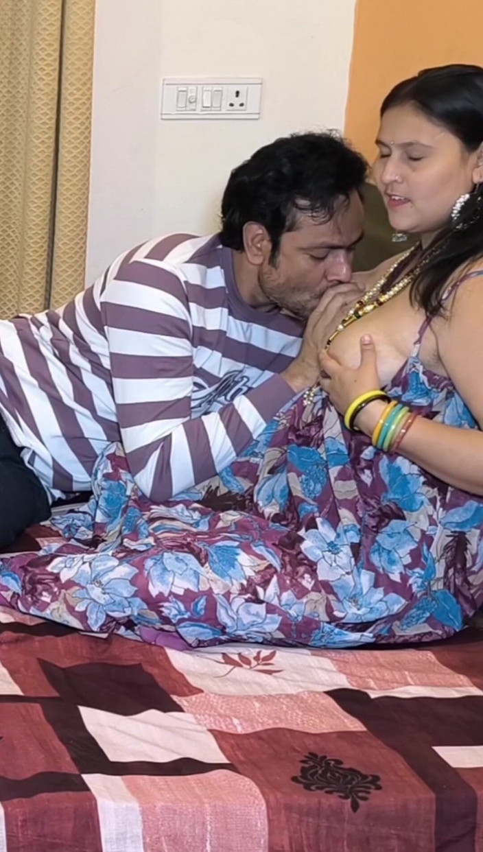 pujaprem: पूजाप्रेम जंगली लंड का मजा लेती है