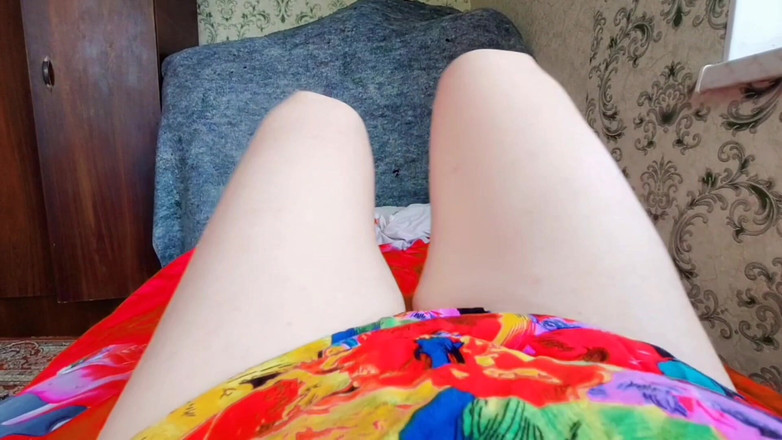 Kitty_Cross: +18 model travestiet Kitty sexy dorpeling huisvrouw jurk lange netkousen...