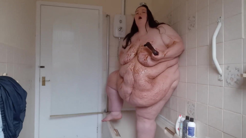 SSBBWLadyBrads: Culona cubre el cuerpo en salsa de chocolate