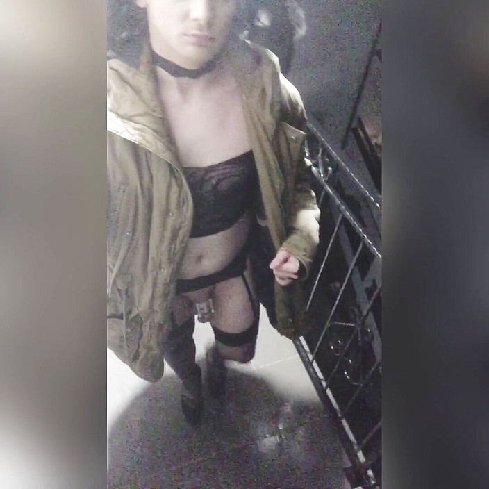 Sissyvalerie69: Primeira vez se mostrando na minha varanda