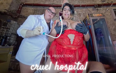 April VR Productions: Hemşire Korolla hastaya götünü veriyor