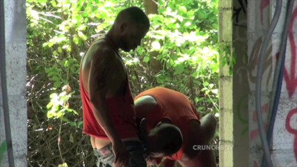Raw French Bad boys: Orso peloso scopato in mostra dalla pornostar latina delta Kobra