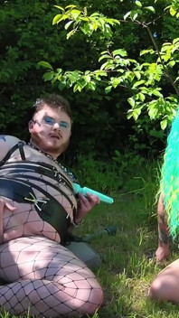 Trans adam ve porno yıldızı bahçe eğlencesi