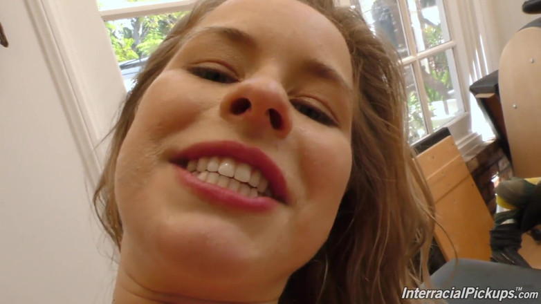 Interracial Pickups: Lilly Ford en sexo interracial