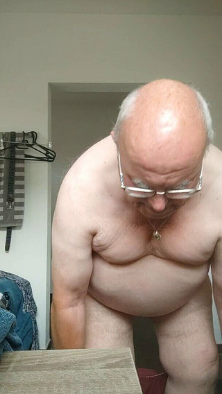 Karlchengeil: बेल्ट और बॉल्स