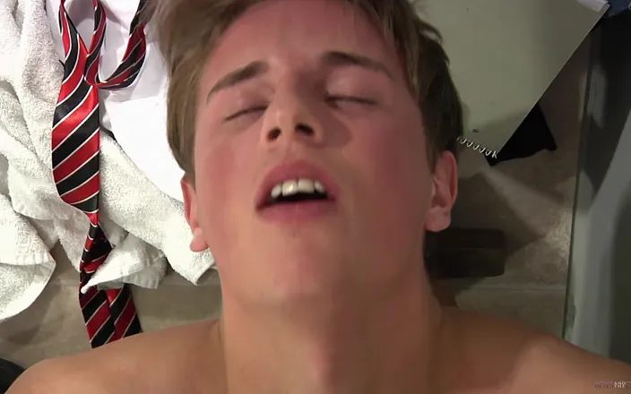 Lust For Boys: Student Sex in the Locker Room!