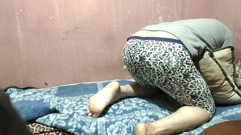 Aminaarab: 3 adam büyük Arap yarak heteroseksüel adamın götünü sikiyor Arap...