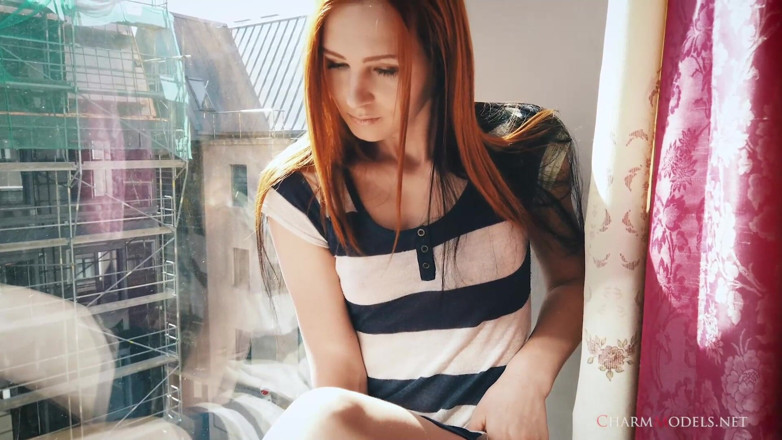 CharmModels: 창가에서 선샤인 레드 헤드 베이비의 레아