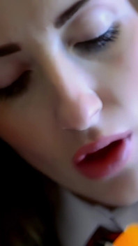 Ice Suck với Sophia Smith