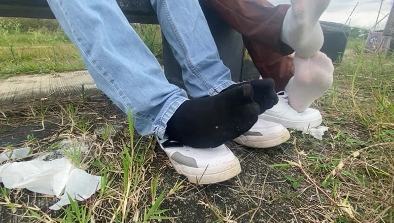 Mr Feet Colombia: 君が僕を崇拝するとき、君の顔が僕の足で潰されるのを感じたい