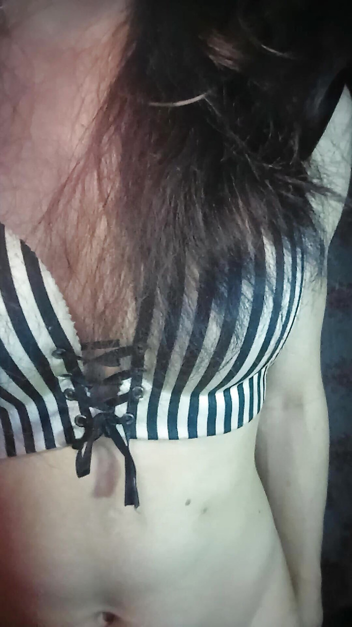 Reynaldo6: Pappa letar efter mig för att knulla mig här inne...