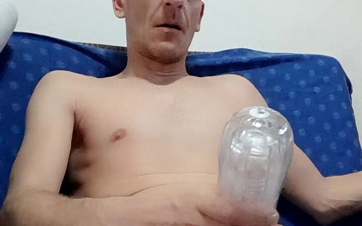 lucimariansex1: Em casa eu estava bebendo café e se masturbando