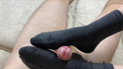 Gloria Gimson: Sockjob od mé přítelkyně - stříkání na její nohy v černých ponožkách