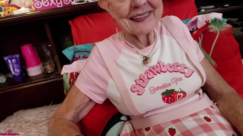 Sexy Sandra N Sir Christopher: Seksowna truskawkowa babcia sweetie Hardcore anal z twarzą spust