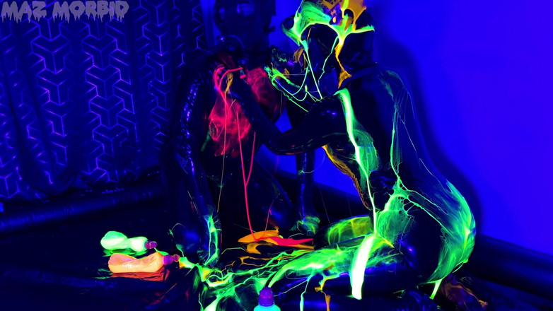 KinkyFemdomTV: Uv bagnato e disordinato ed il disordinato ed il divertimento...