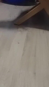 Meus primeiros chinelos de ginástica com meias brancas