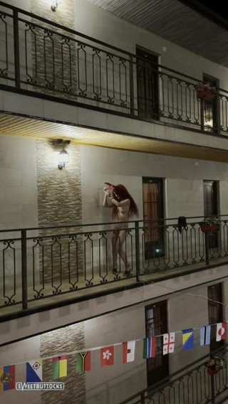 SweetButtocks: Taniec nago w hotelu