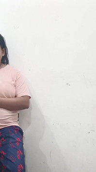 भारतीय लड़की निहारिका ठाकुर बड़े स्तन और चूत