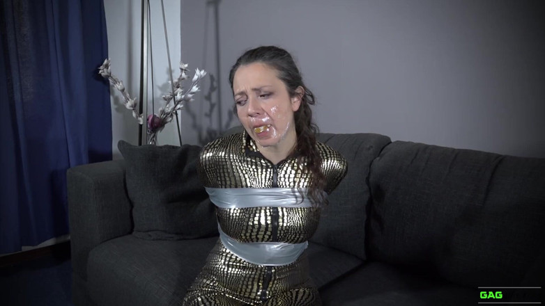 Gag Attack: Julia - kaitsoot tep bandhan