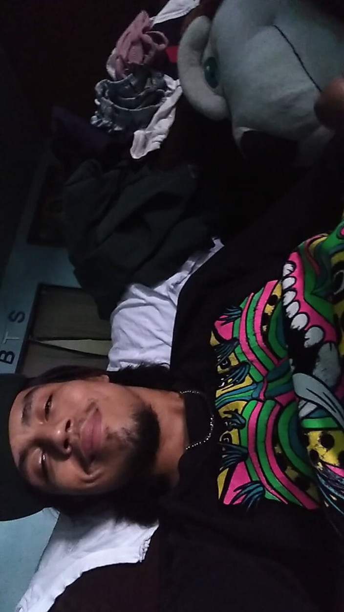 AlexAlejandro13: 자위 남자는 일어난 일을 즐깁니다.