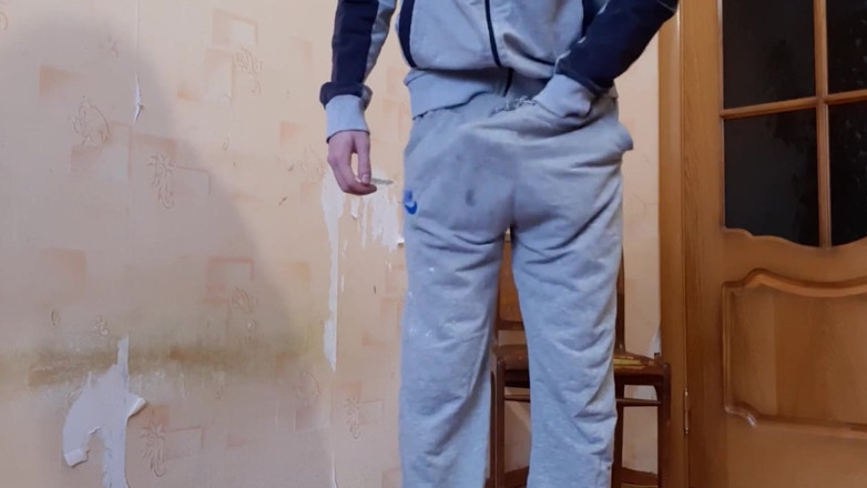 AlexRusFun: Il costruttore si strappa i pantaloni e si masturba il...