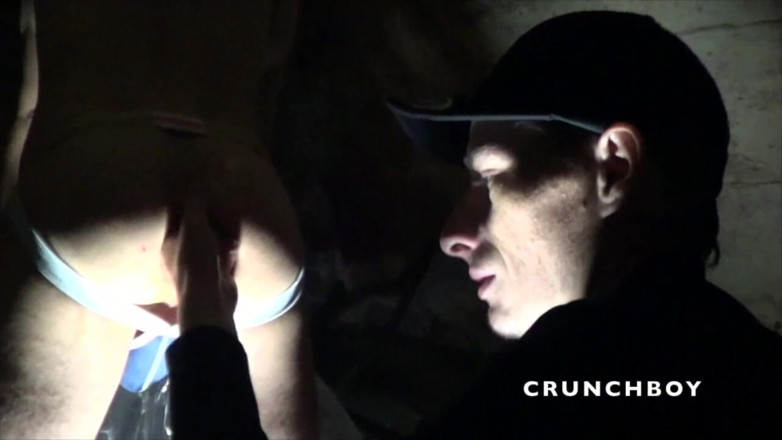 Gaybareback: Schlampe roh von bösen jungs im dezenten underground in Paris...