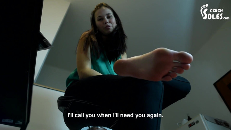 Czech Soles - foot fetish content: Riesin, riesige füße, dominanz