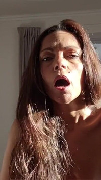 Esposa Caliente Muestra Su Increíble Culo Y Le Da a Su Esposo Un Paseo Perfecto