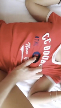 Johntronx - cette jeune Asiatique sexy adore le sexe en POV