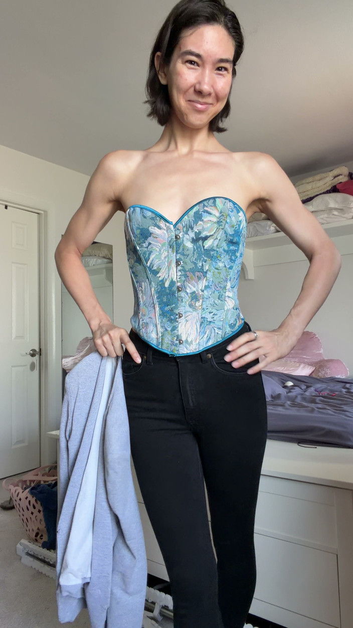 Ms_Emmy_Lynn: Sexy Juror Outfit