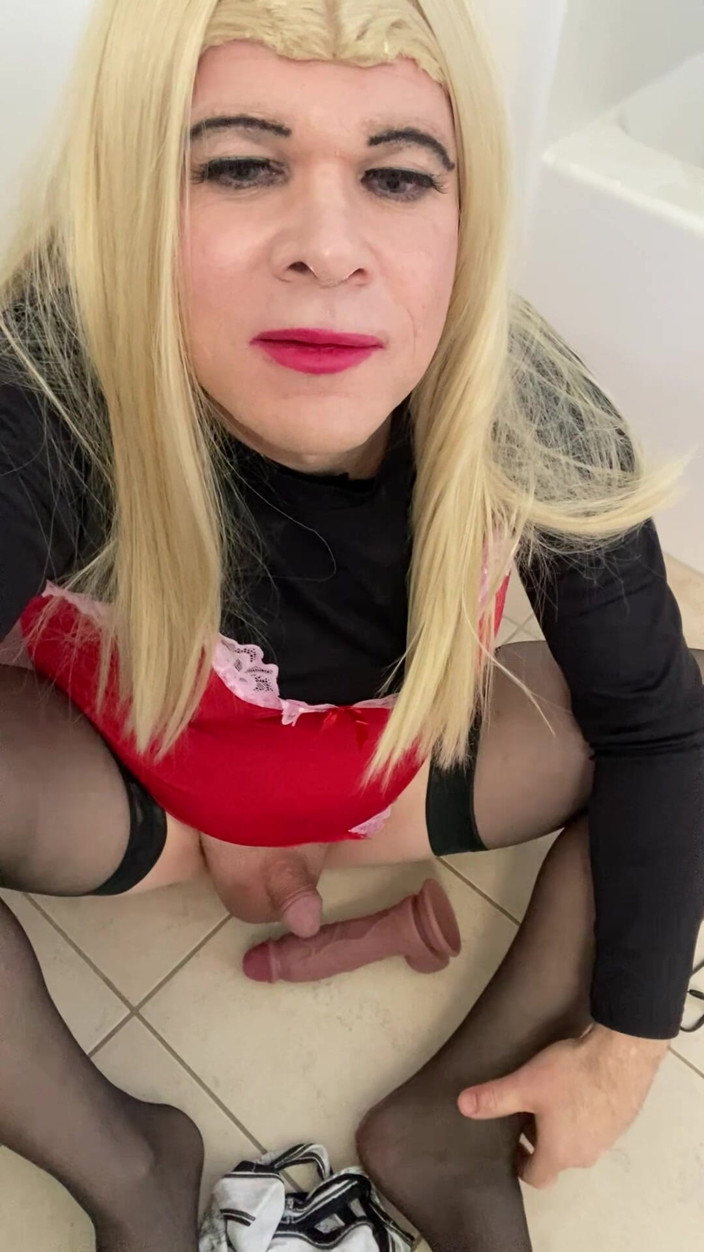 MadisonCD2025: Amatérská Sissy Crossdresser Zkuste stříkat na dildo pro nevlastního otce...
