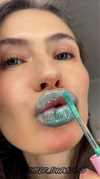 有光泽的男孩对嘴唇上瘾的定制手机版