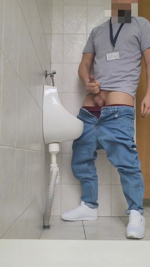 Wanker forever: Riskantes im urinal bei der arbeit