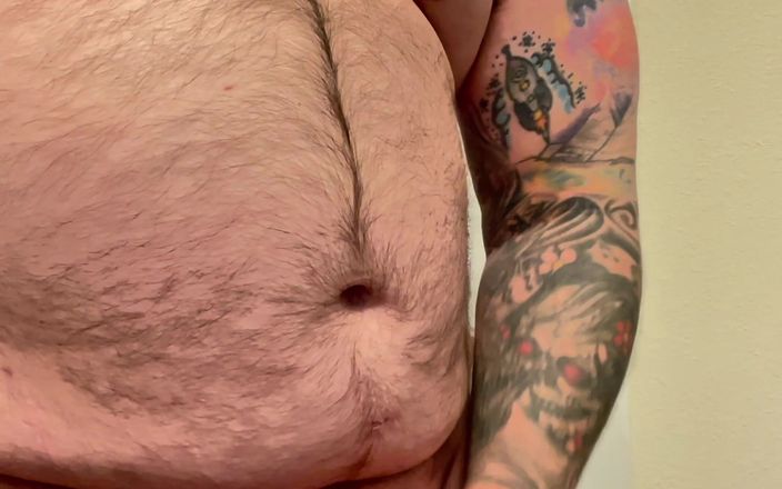 TattedRockerBear: Sexy tätowierter behaarter molliger bär kommt mit einem schwanzring