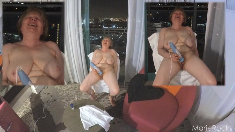 MarieRocks: 美しい夜に自慰行為をする成熟したお母さん